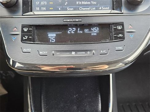 Used 2018 Toyota Avalon XLE image 10