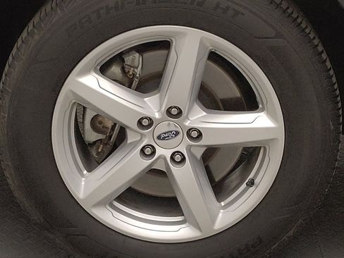 Used 2019 Ford Explorer XLT image 31