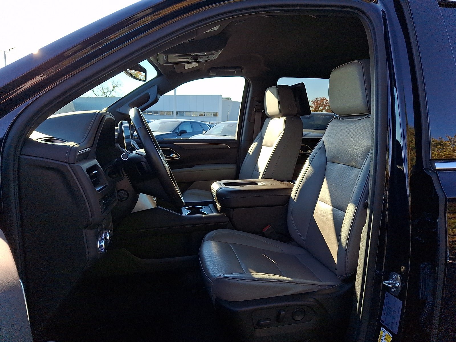 Used 2021 GMC Yukon SLT w/ Rear Media and Nav Package AWD/4WD image 15