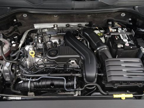 Used 2022 Volkswagen Taos SE FWD image 19