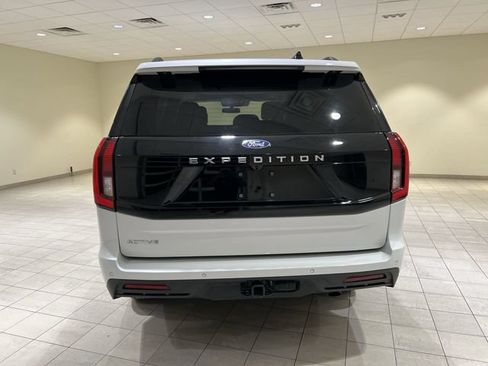 Used 2025 Ford Expedition Active AWD/4WD image 4