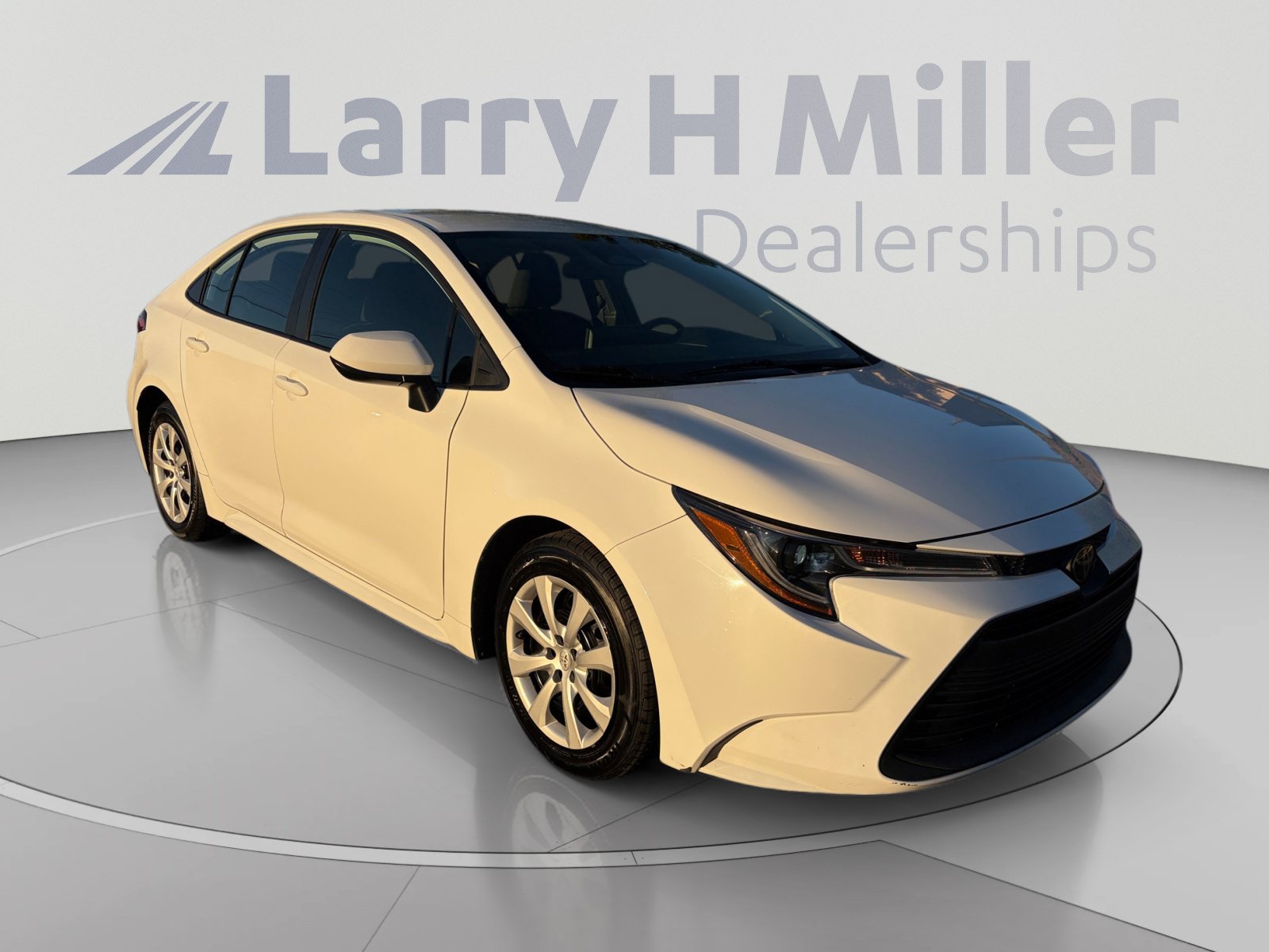 Used 2025 Toyota Corolla LE FWD image 7