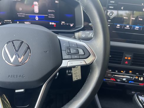 Certified 2025 Volkswagen Jetta Sport FWD image 17