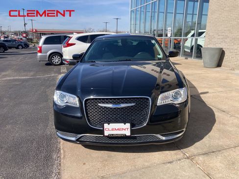 Used 2021 Chrysler 300 Touring RWD image 3