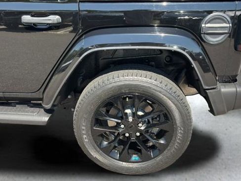 Used 2022 Jeep Wrangler Unlimited Sahara AWD/4WD image 34