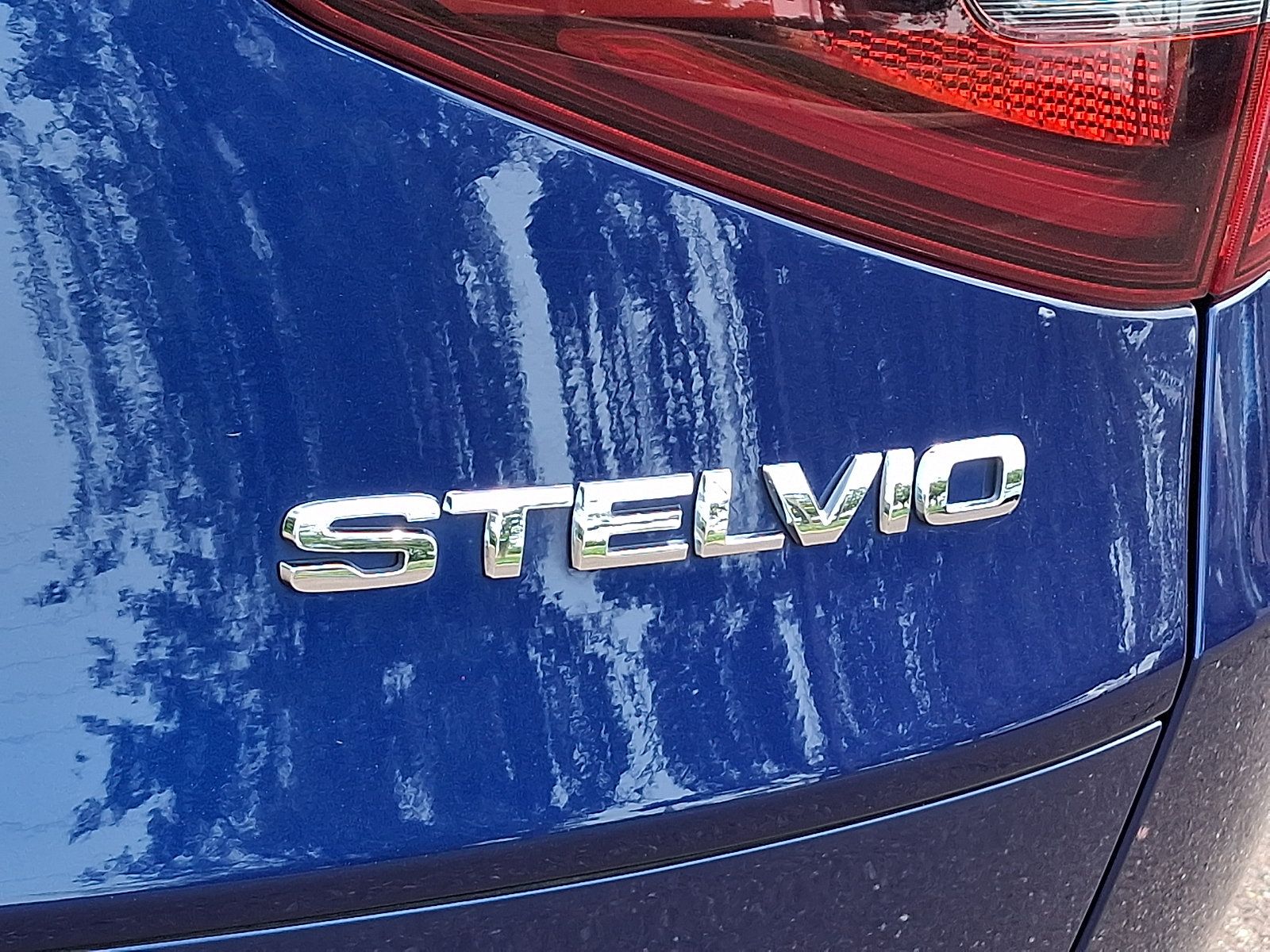 Used 2023 Alfa Romeo Stelvio Ti w/ Active Assist Plus Package AWD/4WD image 32