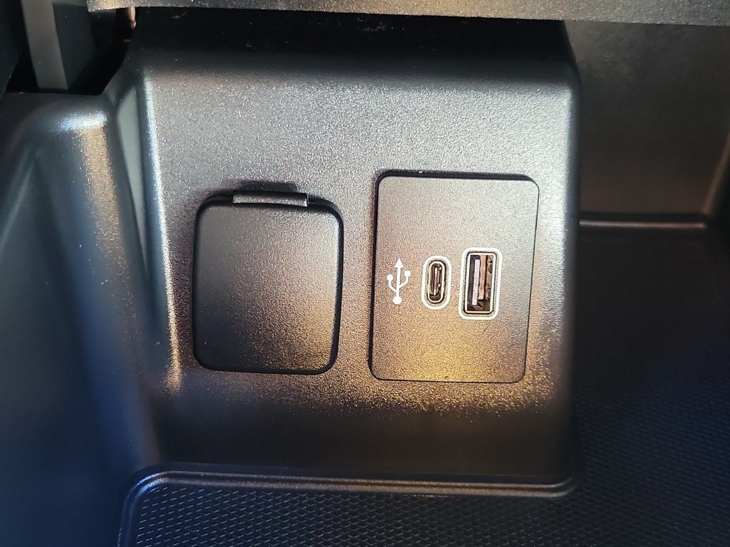 Used 2025 Ford Explorer Active w/ Active Comfort Package AWD/4WD image 32