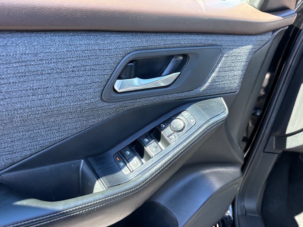 Used 2023 Nissan Rogue SV FWD image 18