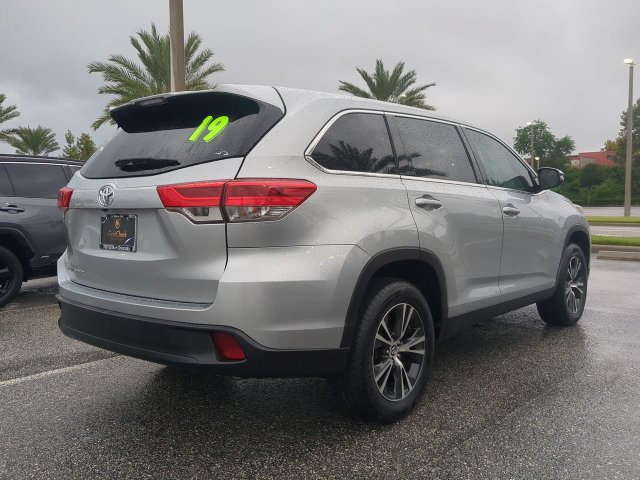 Used 2019 Toyota Highlander LE FWD image 4