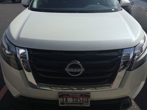 Used 2024 Nissan Pathfinder SV w/ SV Premium Package image 1