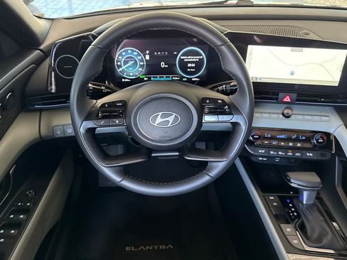 Used 2025 Hyundai Elantra Limited FWD image 14