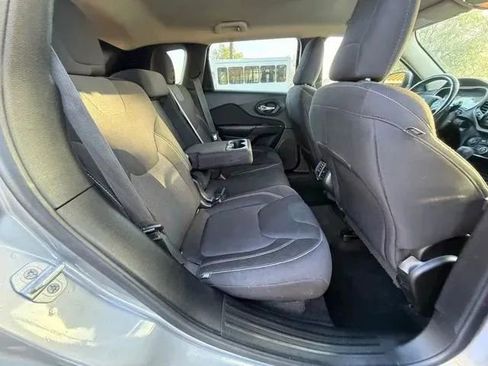 Used 2015 Jeep Cherokee Latitude FWD image 14