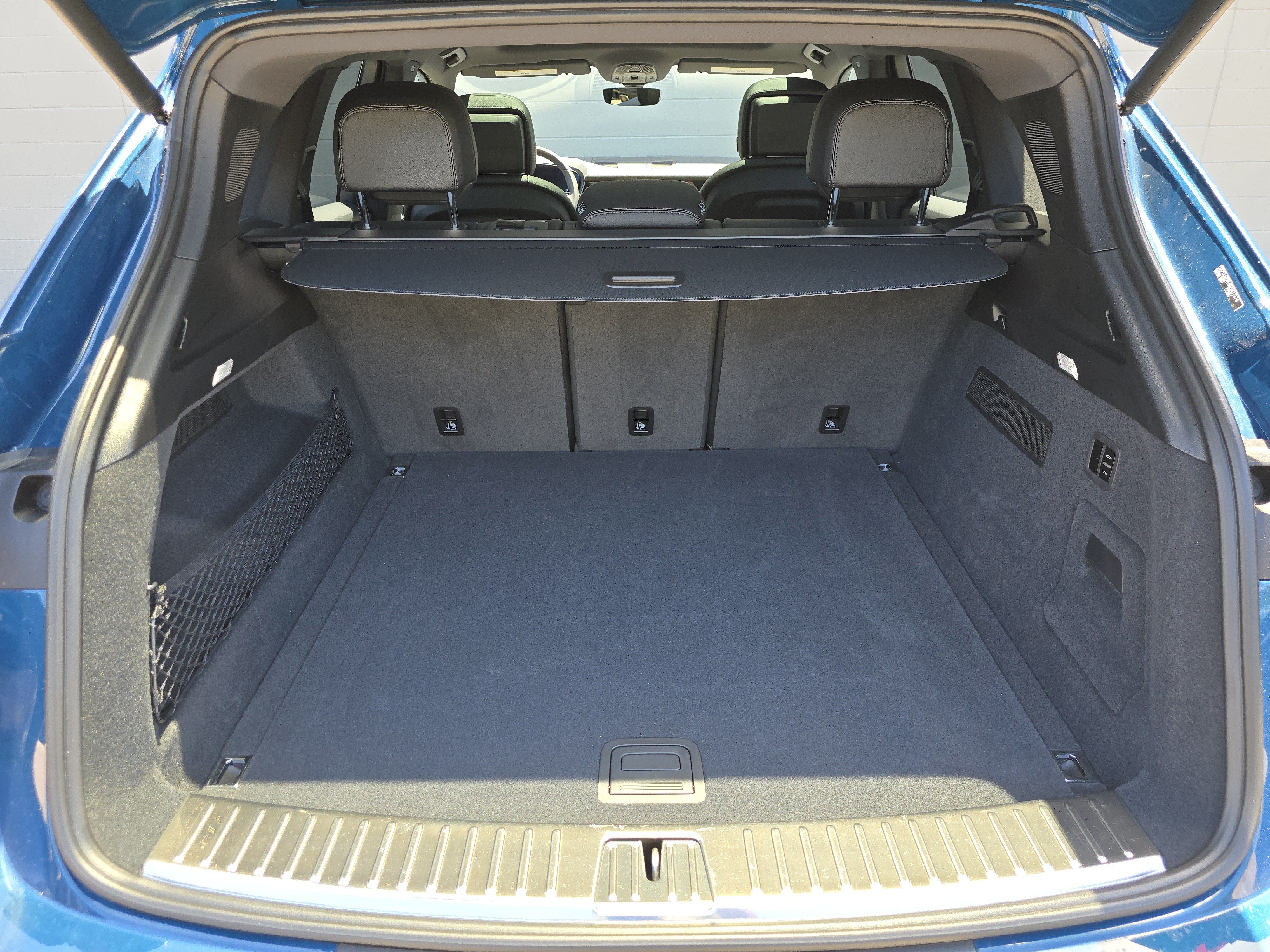 Certified 2025 Porsche Cayenne AWD/4WD image 28
