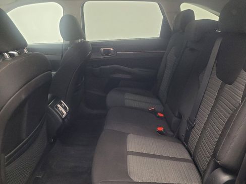 Used 2022 Kia Sorento LX AWD/4WD image 18