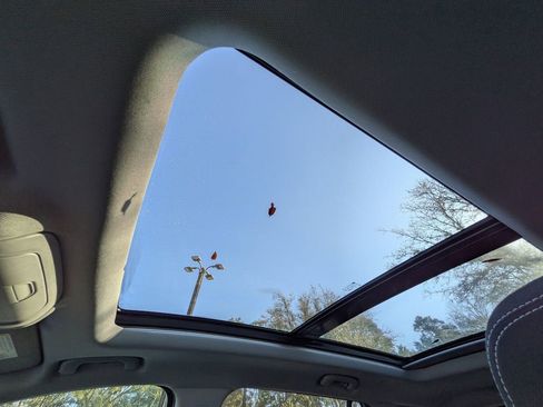 Used 2023 GMC Terrain SLE w/ Driver Convenience Package image 21