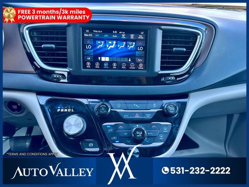 Used 2018 Chrysler Pacifica Touring Plus FWD image 25