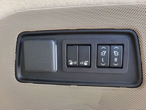 Used 2022 Cadillac Escalade ESV Premium Luxury AWD/4WD image 7