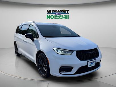 Used 2025 Chrysler Pacifica Limited