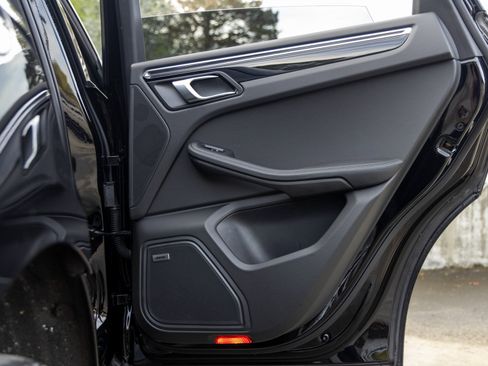 Certified 2025 Porsche Macan image 45