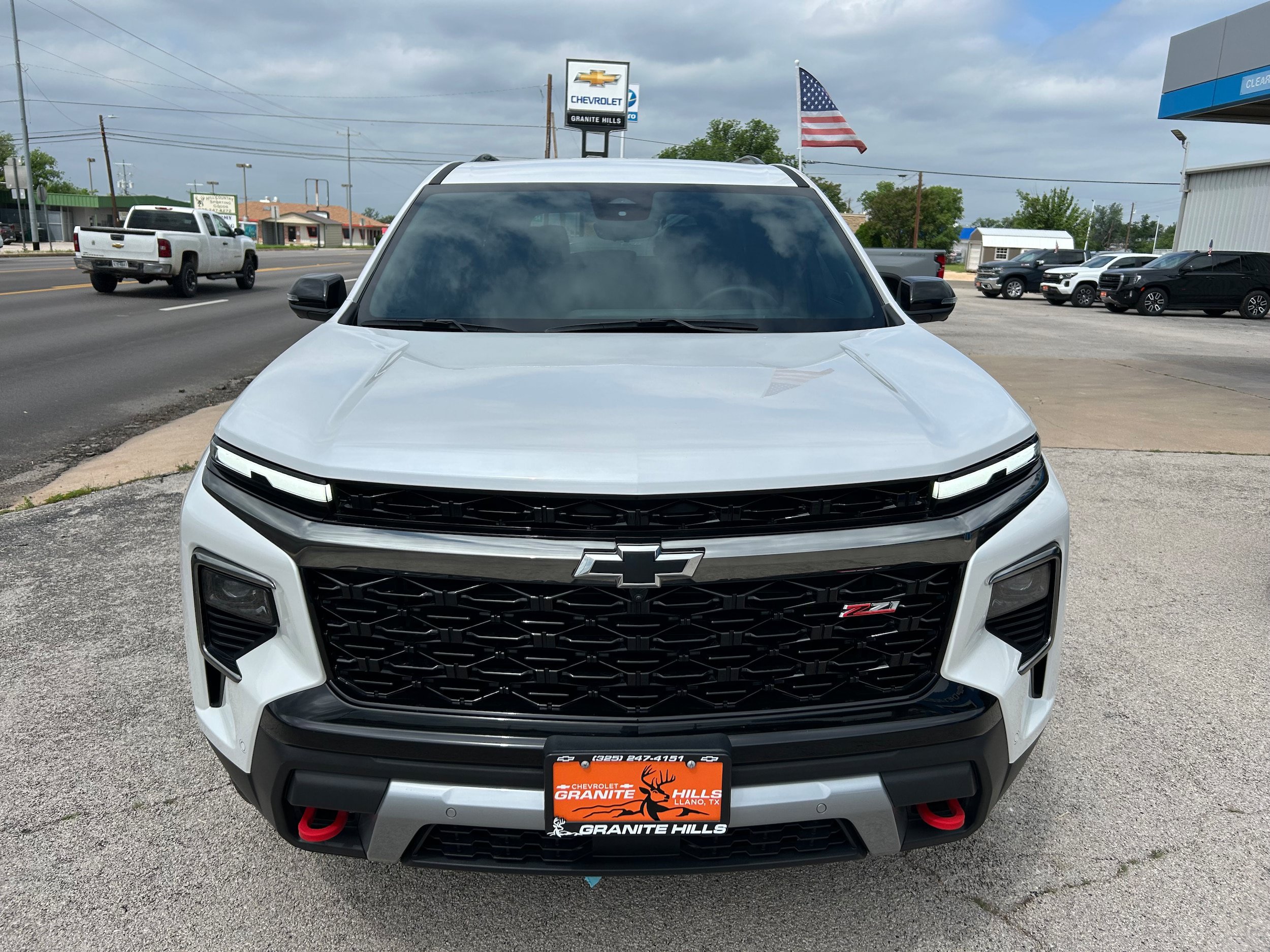 Used 2024 Chevrolet Traverse Z71 w/ Enhanced Driving Package AWD/4WD image 2