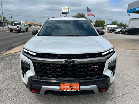 Used 2024 Chevrolet Traverse Z71 w/ Enhanced Driving Package AWD/4WD image 2
