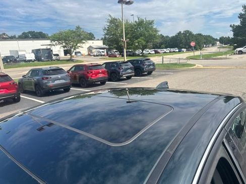 Used 2016 Chevrolet SS RWD image 4