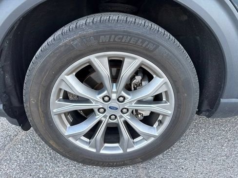 Used 2024 Ford Explorer XLT w/ Equipment Group 202A AWD/4WD image 3