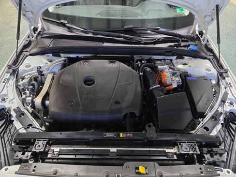 Used 2023 Volvo S60 T8 Plus image 34