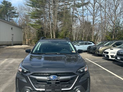 Used 2025 Subaru Outback Premium image 2