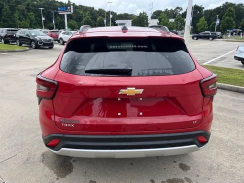 New 2026 Chevrolet Trax LT w/ Driver Confidence Package FWD image 5