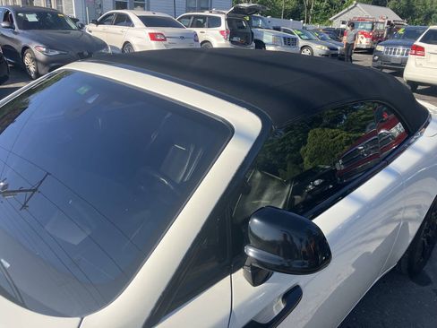 Used 2018 Rolls-Royce Dawn RWD image 19