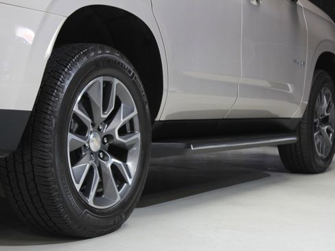 Used 2021 Chevrolet Tahoe LT w/ LT Signature Package image 17