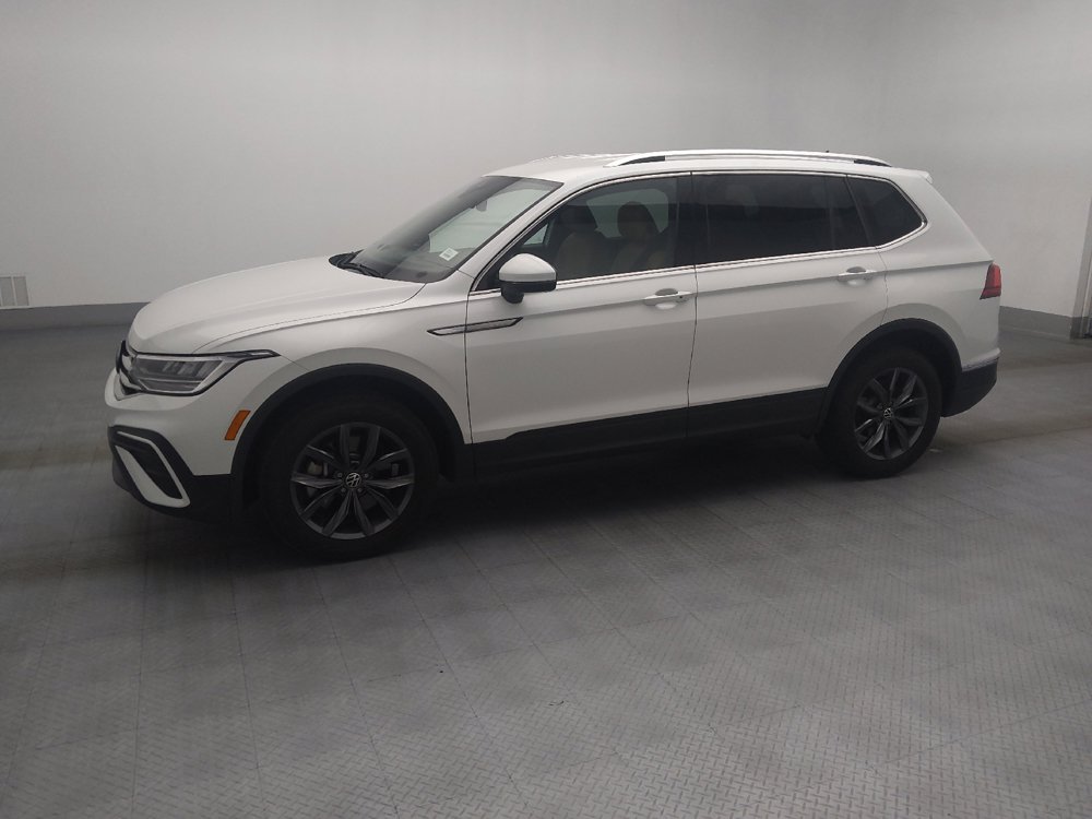 Used 2023 Volkswagen Tiguan SE FWD image 2