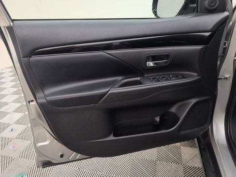 Used 2019 Mitsubishi Outlander SE FWD image 30