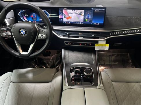 Used 2025 BMW X5 xDrive40i w/ Premium Package image 16