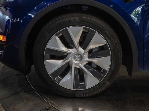 Used 2021 Tesla Model Y Long Range image 9