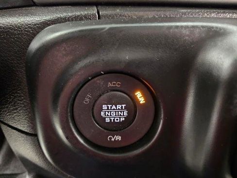 Used 2020 Jeep Wrangler Unlimited Sahara image 15