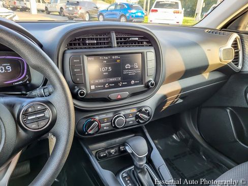 Used 2025 Kia Soul LX w/ LX Technology Package FWD image 21