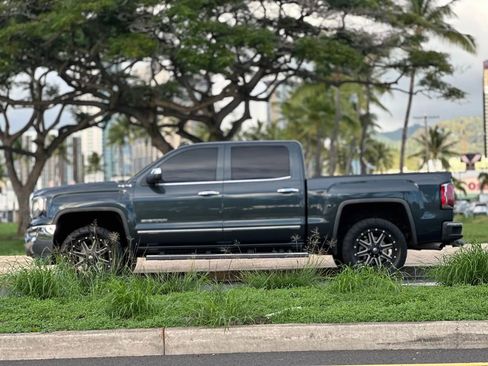 Used 2018 GMC Sierra 1500 SLT w/ SLT Premium Package image 2