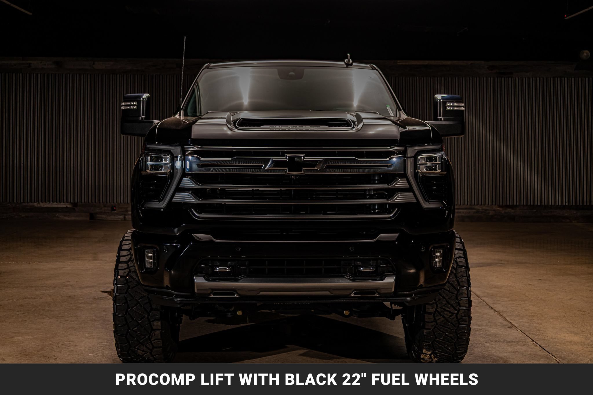 Used 2024 Chevrolet Silverado 2500 High Country w/ Technology Package AWD/4WD image 3