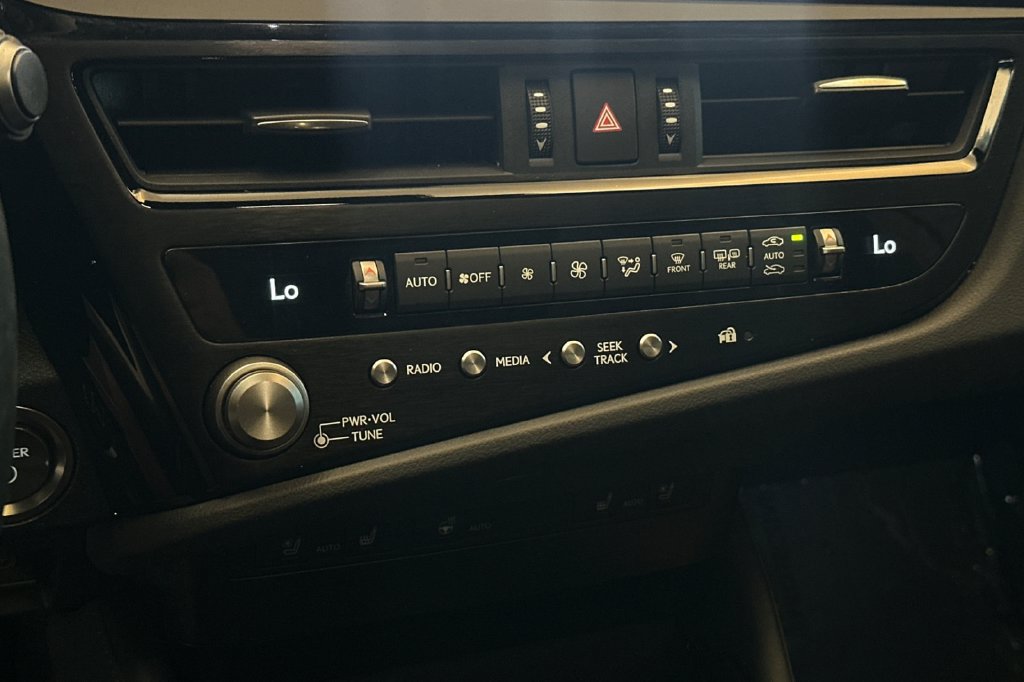 Certified 2025 Lexus ES 300h w/ Premium Package FWD image 19