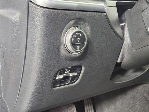 Used 2025 Mercedes-Benz C 300 Sedan image 36
