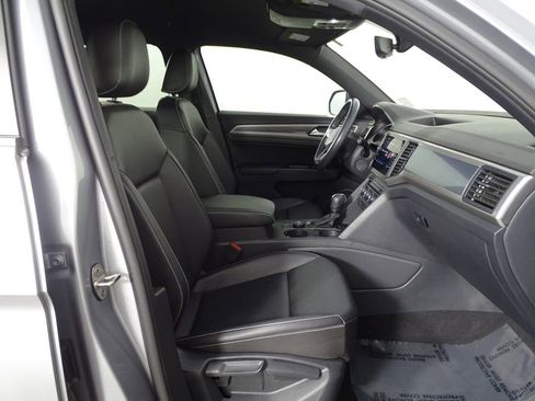 Used 2020 Volkswagen Atlas Cross Sport SE w/ Towing Package image 14