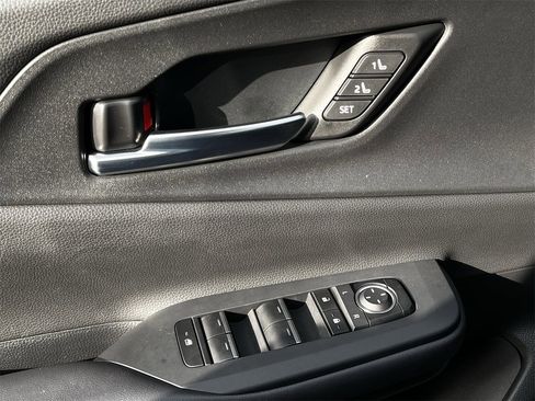 Used 2023 Toyota Prius Prime Premium image 21