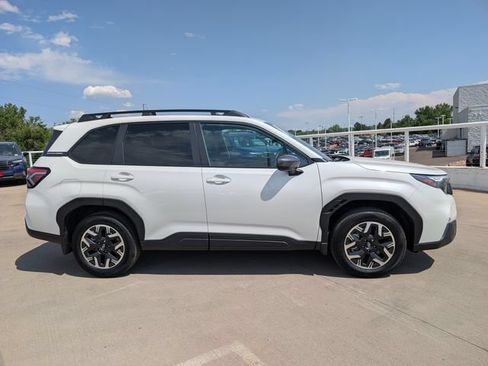 Used 2026 Subaru Forester Premium AWD/4WD image 2