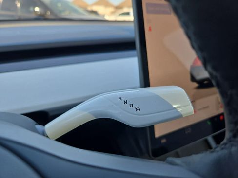 Used 2024 Tesla Model Y 2WD image 28