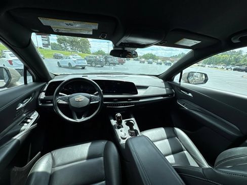 Used 2025 Cadillac XT4 Premium Luxury FWD image 8