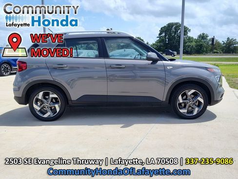 Used 2023 Hyundai Venue SEL FWD image 11