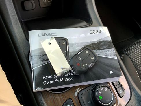 Certified 2023 GMC Acadia SLE w/ Driver Convenience Package image 12