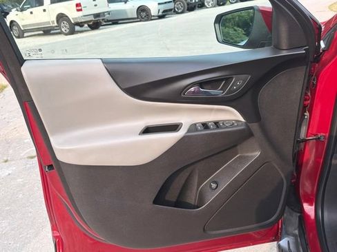 Used 2018 Chevrolet Equinox LT w/ Sun & Infotainment Package FWD image 17